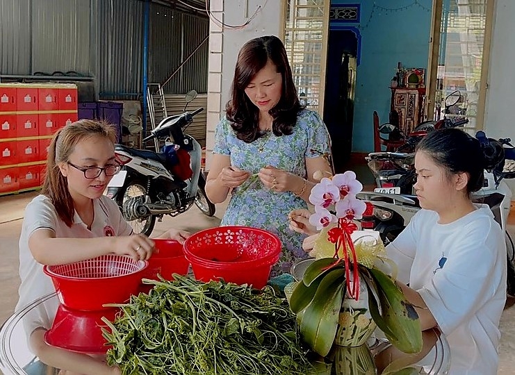 Nữ hiệu trưởng cùng công đoàn xây dựng mái nhà chung Nữ hiệu trưởng cùng công đoàn xây dựng mái nhà chung