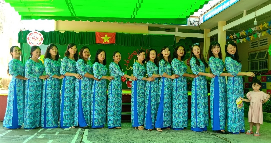 Nữ hiệu trưởng cùng công đoàn xây dựng mái nhà chung Nữ hiệu trưởng cùng công đoàn xây dựng mái nhà chung