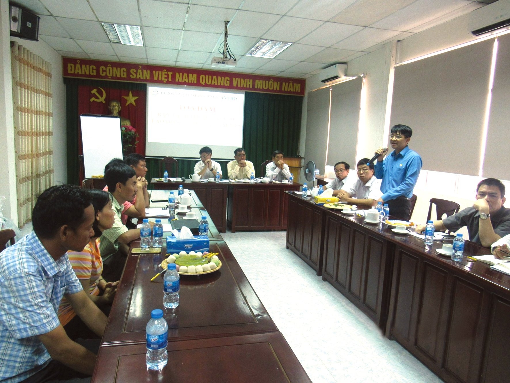 Thực hiện dân chủ ở cơ sở tại nơi làm việc: Đề xuất 6 giải pháp để thúc đẩy tiến trình