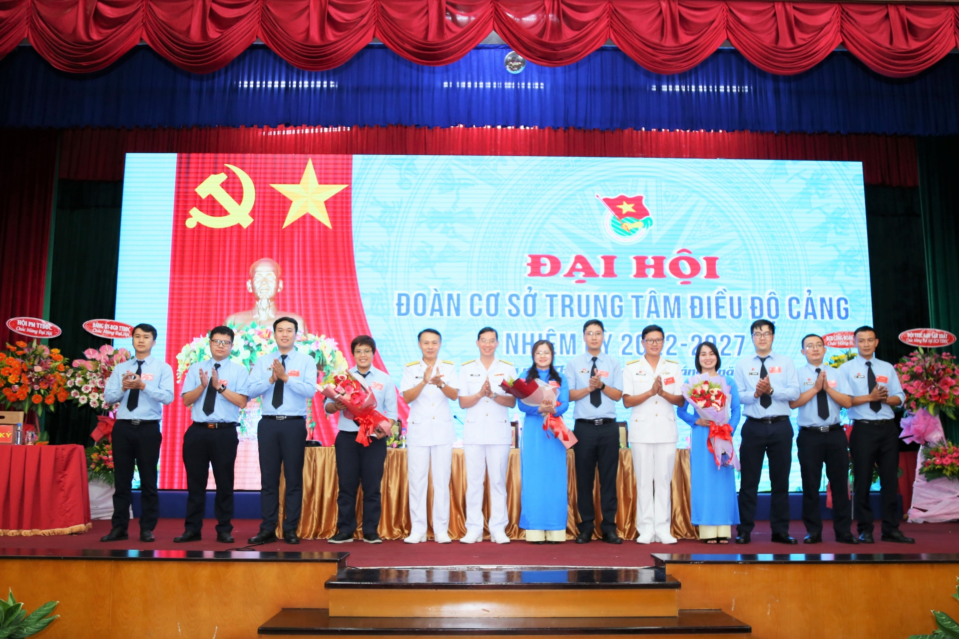 Tuổi trẻ Trung tâm Điều độ cảng: quyết tâm hoàn thành xuất sắc nhiệm vụ Tuổi trẻ Trung tâm Điều độ cảng: quyết tâm hoàn thành xuất sắc nhiệm vụ