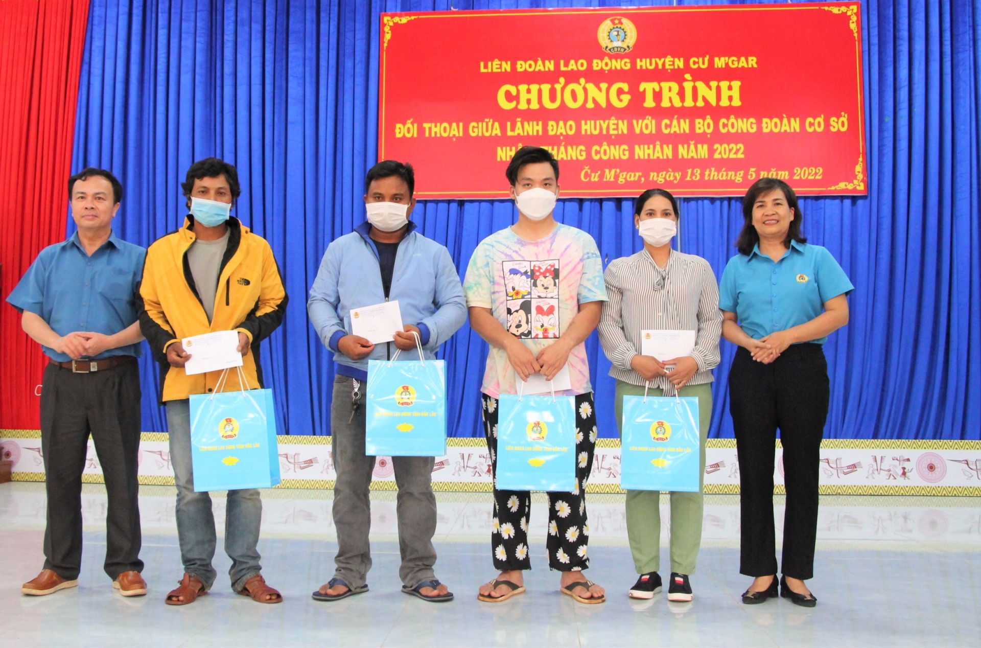 Đắk Lắk: đối thoại giữa lãnh đạo huyện với cán bộ công đoàn cơ sở