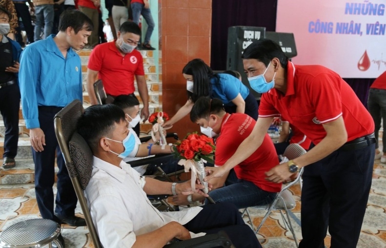 Công đoàn Lào Cai: Gửi nghĩa tình trong những giọt máu hồng Công đoàn Lào Cai: Gửi nghĩa tình trong những giọt máu hồng