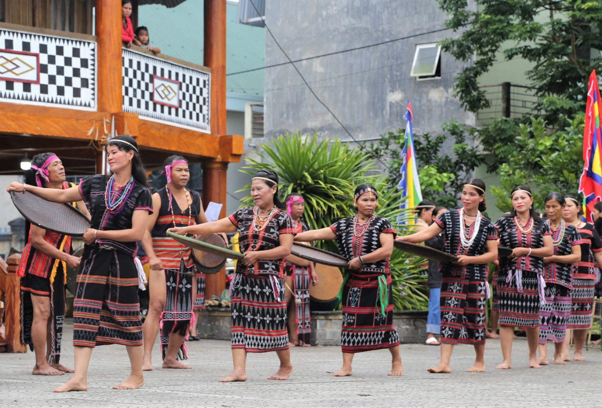 Độc đáo Lễ hội “Mừng lúa mới” của người đồng bào Cơ Tu Độc đáo Lễ hội “Mừng lúa mới” của người đồng bào Cơ Tu