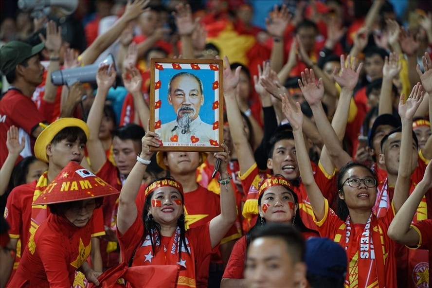 Tình yêu bóng đá và lòng kính trọng lãnh tụ Tình yêu bóng đá và lòng kính trọng lãnh tụ