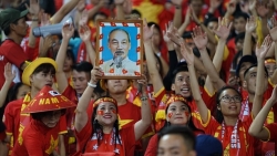 Tình yêu bóng đá và lòng kính trọng lãnh tụ