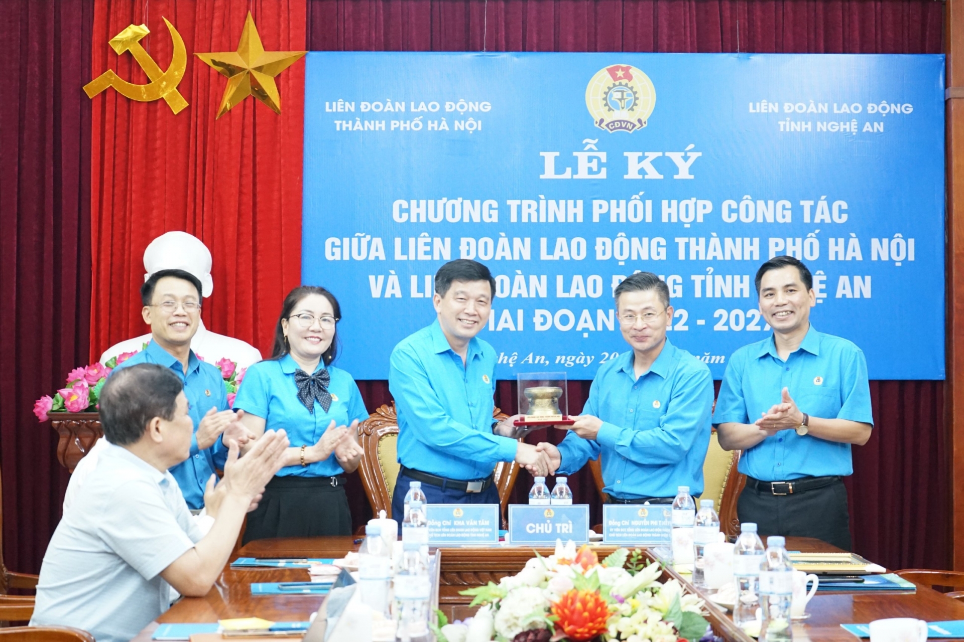 LĐLĐ Nghệ An và LĐLĐ TP Hà Nội ký kết chương trình phối hợp công tác LĐLĐ Nghệ An và LĐLĐ TP Hà Nội ký kết chương trình phối hợp công tác
