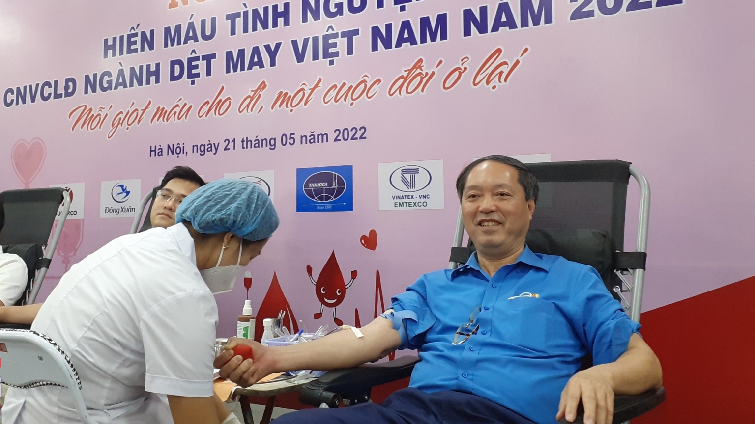 Công đoàn Dệt May Việt Nam nối dài “Hành trình đỏ”