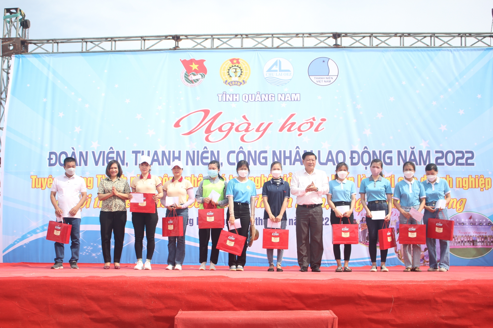 Tưng bừng Ngày hội gắn kết công nhân, người lao động tỉnh Quảng Nam Tưng bừng Ngày hội gắn kết công nhân, người lao động tỉnh Quảng Nam