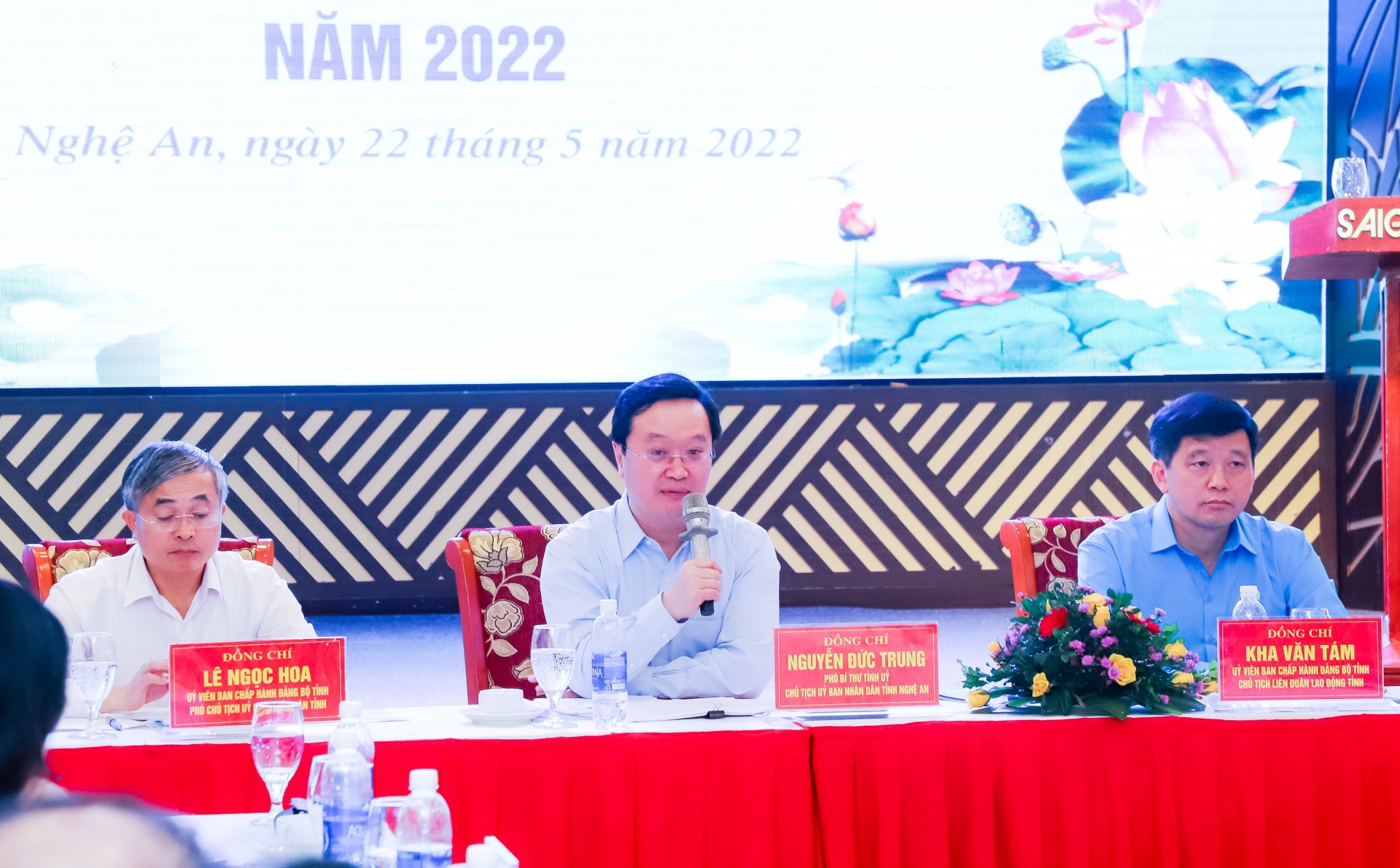 Chủ tịch UBND tỉnh Nghệ An gặp gỡ, đối thoại trực tiếp với công nhân lao động Chủ tịch UBND tỉnh Nghệ An gặp gỡ, đối thoại với công nhân lao động