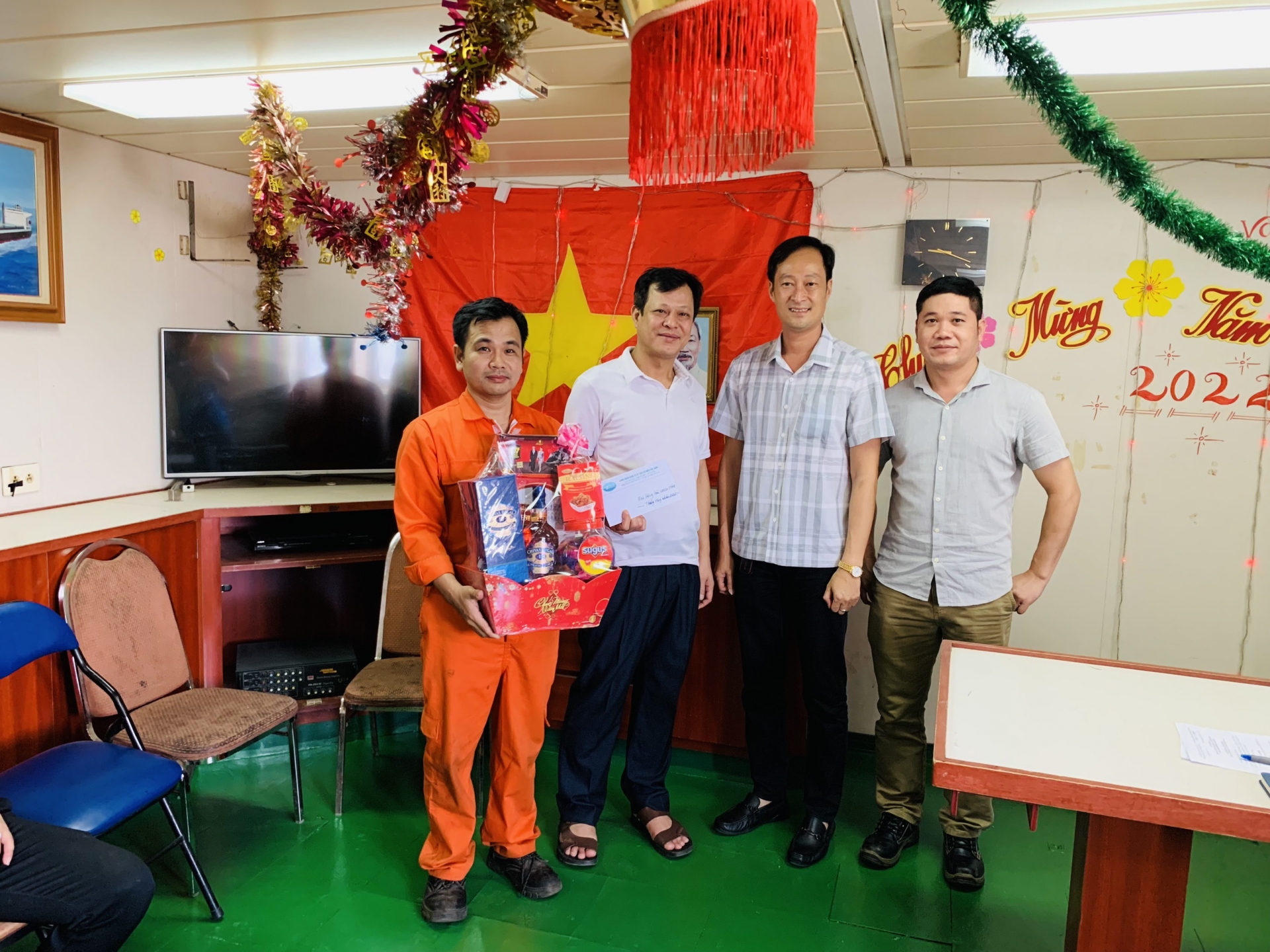 Kiểm tra công tác ATVSLĐ và chấp hành Điều lệ Công đoàn trên tàu VOSCO STAR Kiểm tra công tác ATVSLĐ và chấp hành Điều lệ Công đoàn trên tàu VOSCO STAR