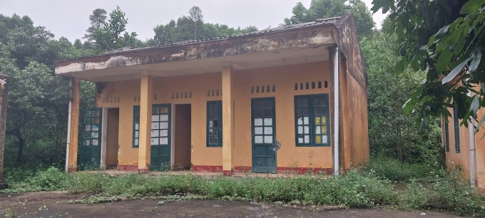 Xót xa những công trình tiền tỉ bỏ hoang, xuống cấp sau khi 2 xã sáp nhập làm 1 Xót xa những công trình tiền tỉ bỏ hoang, xuống cấp sau khi 2 xã sáp nhập làm 1