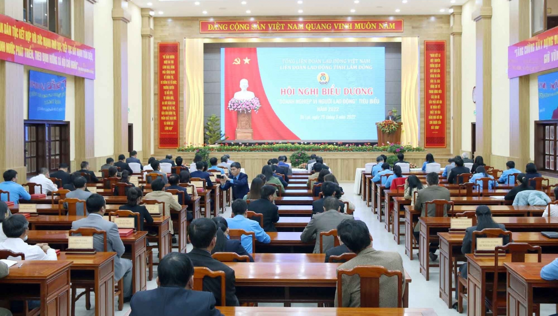 Lâm Đồng: 30 doanh nghiệp tiêu biểu “vì người lao động” Lâm Đồng: 30 doanh nghiệp tiêu biểu “vì người lao động”