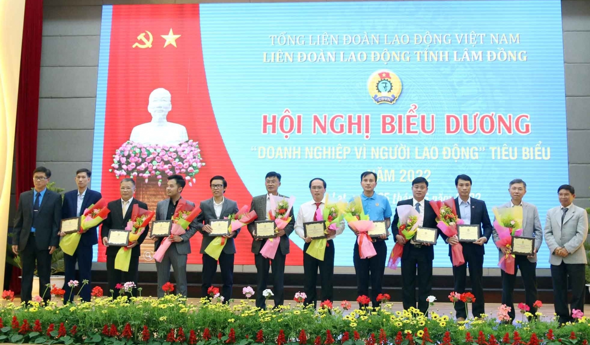 Lâm Đồng: 30 doanh nghiệp tiêu biểu “vì người lao động” Lâm Đồng: 30 doanh nghiệp tiêu biểu “vì người lao động”