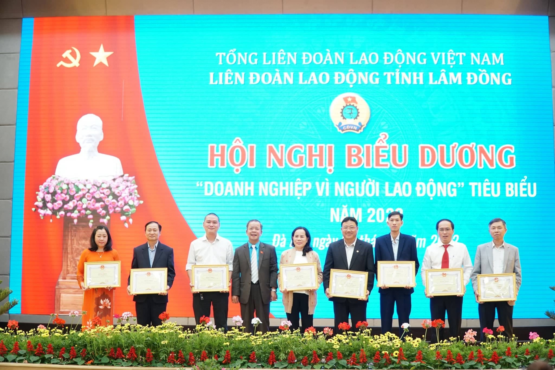 Lâm Đồng: Biểu dương 30 doanh nghiệp tiêu biểu “vì người lao động” Lâm Đồng: Biểu dương 30 doanh nghiệp tiêu biểu “vì người lao động”