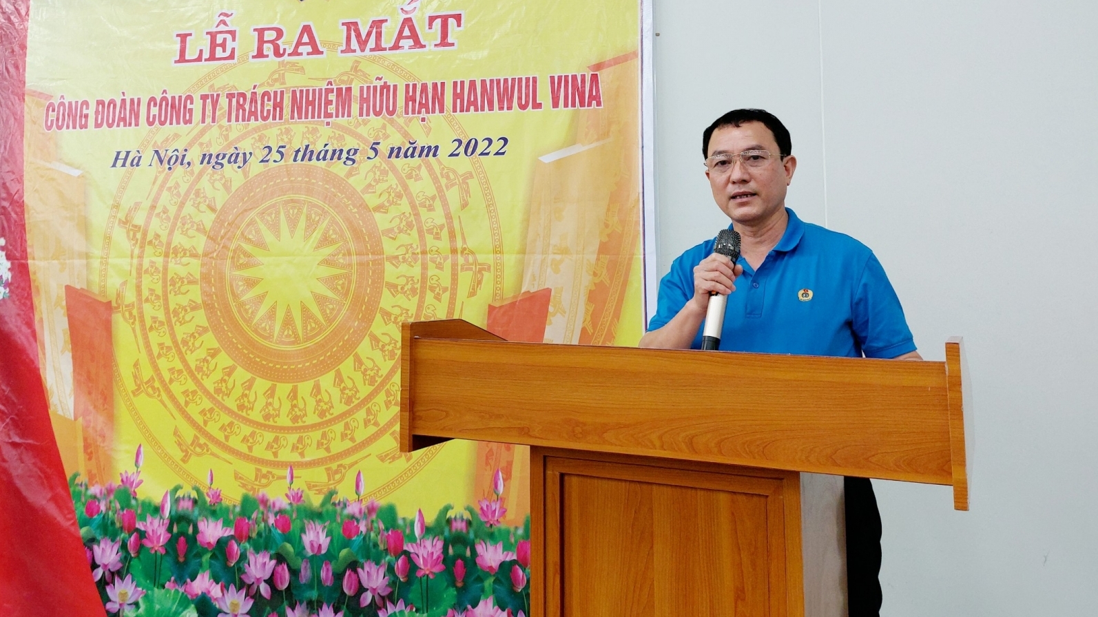 Công đoàn các KCN&CX Hà Nội kết nạp “Lớp đoàn viên tháng Năm”