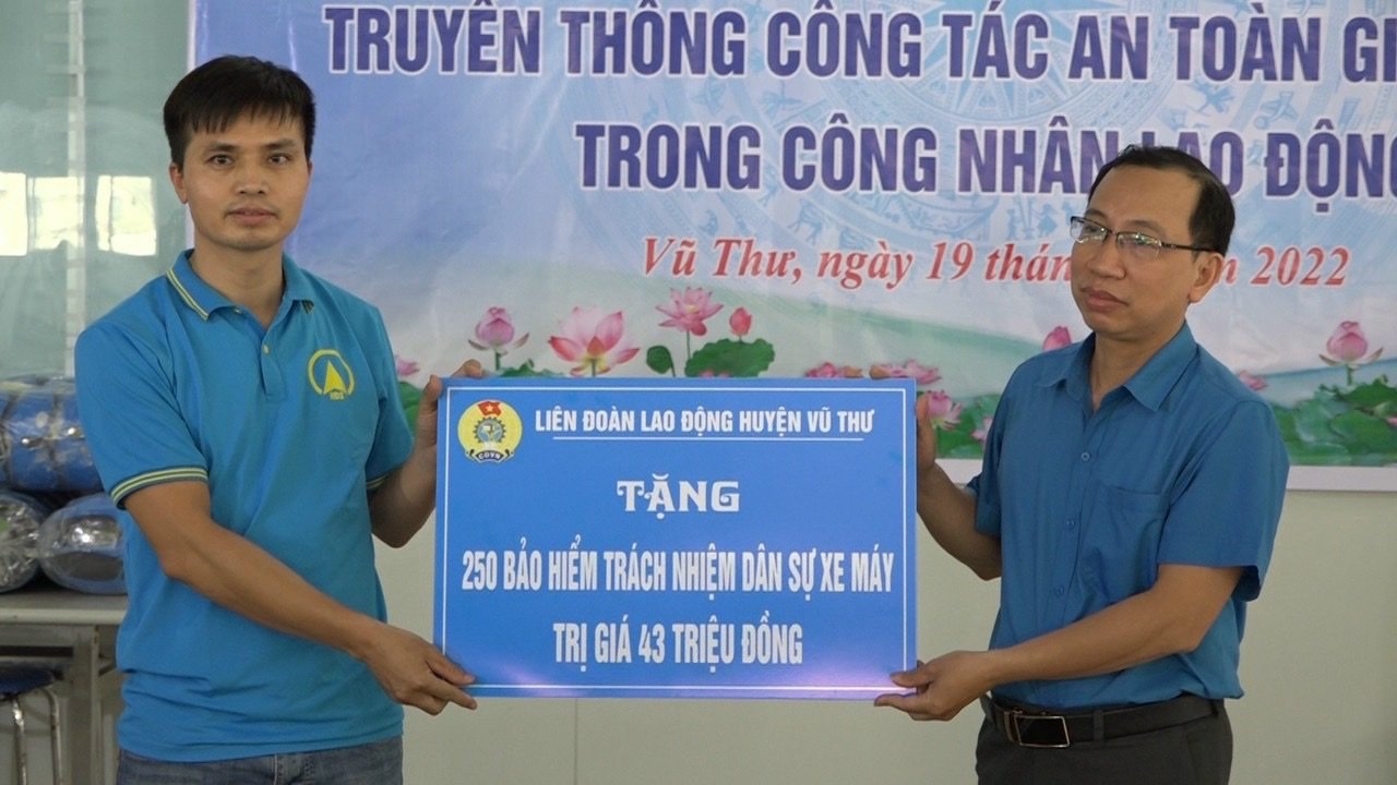 Thái Bình: Hàng trăm công nhân lao động được tôn vinh, khen thưởng Thái Bình: Hàng trăm công nhân lao động được tôn vinh, khen thưởng