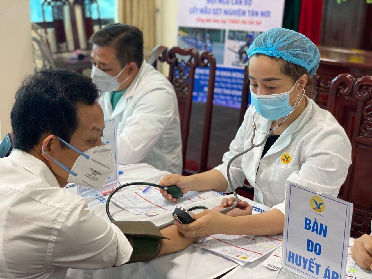 LĐLĐ huyện Tiền Hải tổ chức trao kinh phí hỗ trợ đoàn viên xây nhà mái ấm