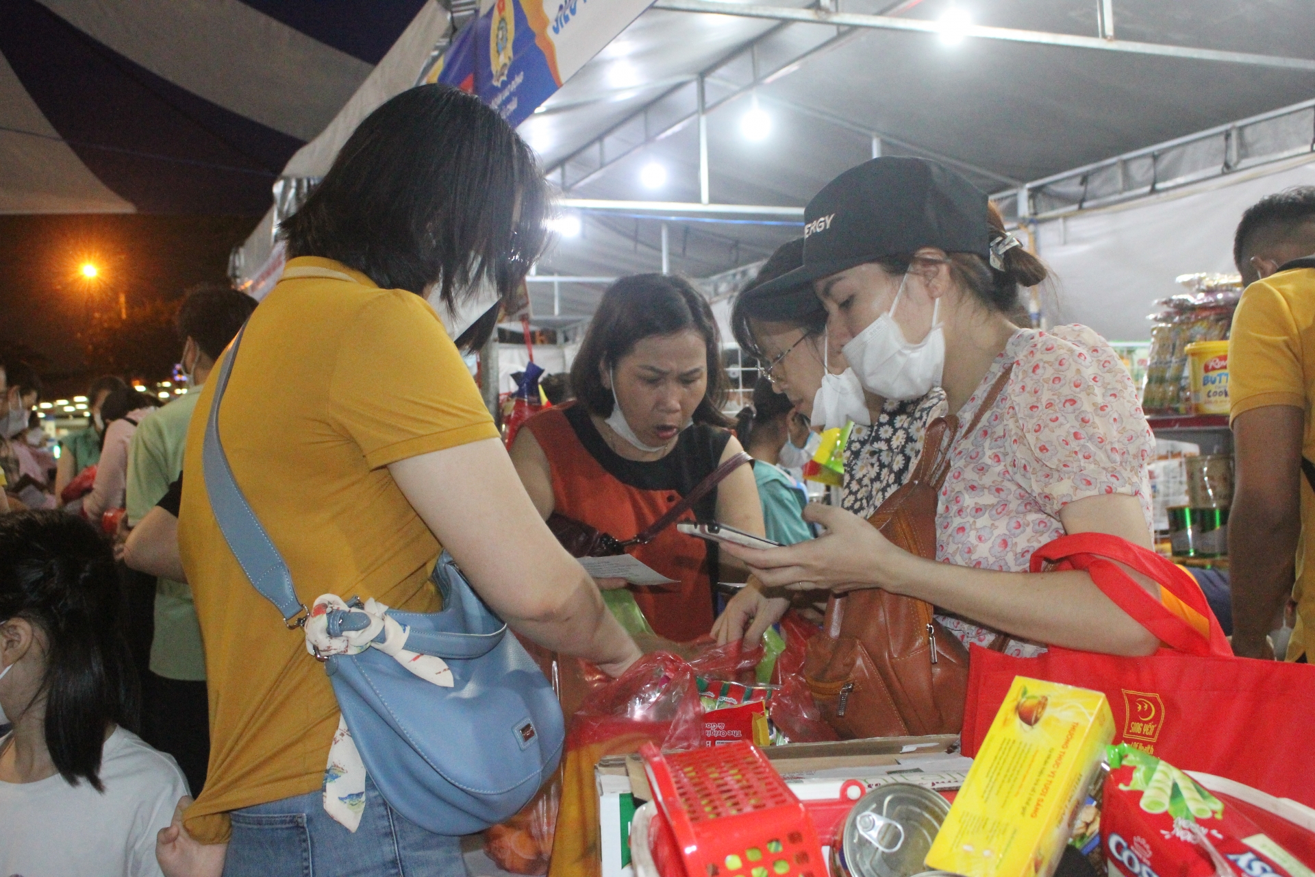 LĐLĐ quận Hải Châu tặng 6.200 phiếu mua hàng cho đoàn viên, người lao động