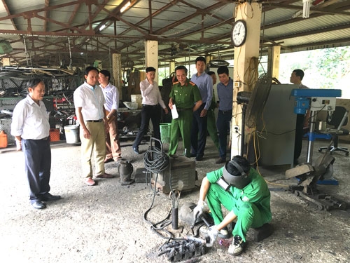 Công đoàn tuyên truyền, giáo dục công nhân chấp hành kỷ luật an toàn lao động Công đoàn tuyên truyền, giáo dục công nhân chấp hành kỷ luật an toàn lao động