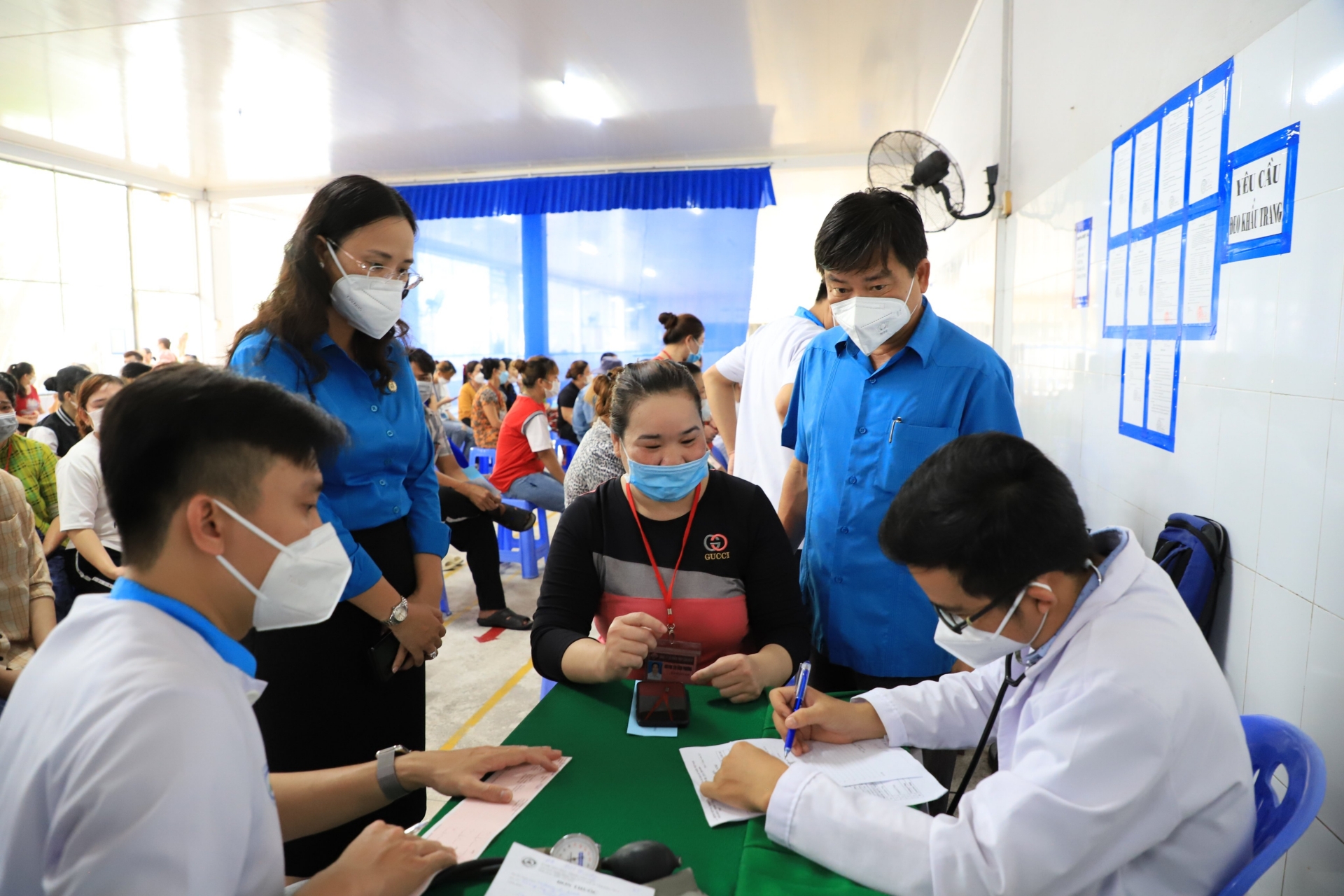 LĐLĐ TP Cần Thơ: Chuỗi hoạt động tặng quà, thăm hỏi, khám sức khỏe cho NLĐ