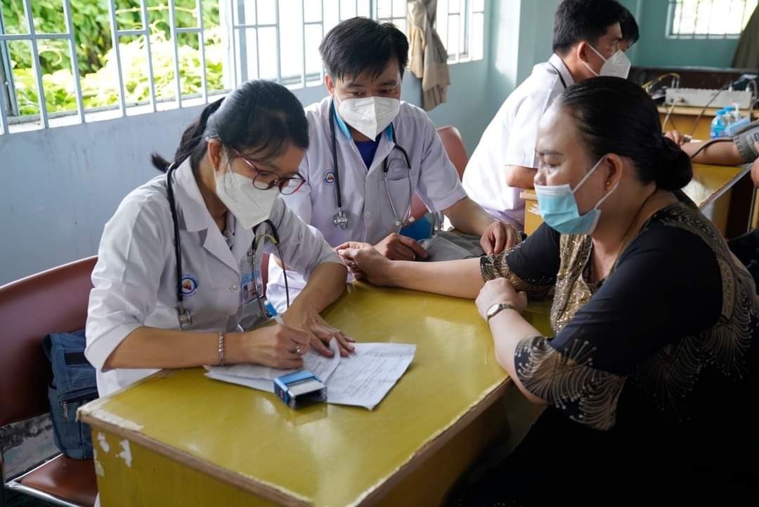 LĐLĐ TP Cần Thơ: Chuỗi hoạt động tặng quà, thăm hỏi, khám sức khỏe cho NLĐ