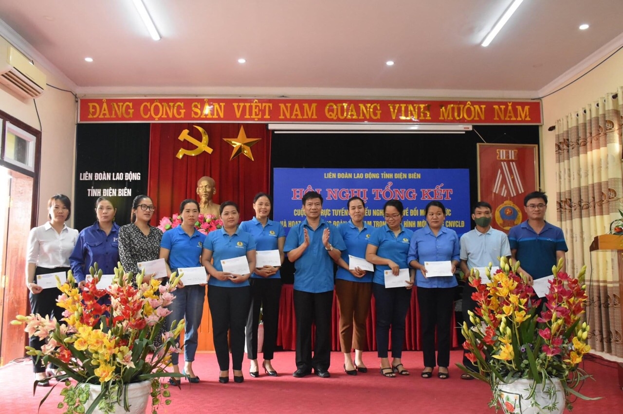undefined LĐLĐ Điện Biên: Trao quà cho công nhân lao động có hoàn cảnh khó khăn
