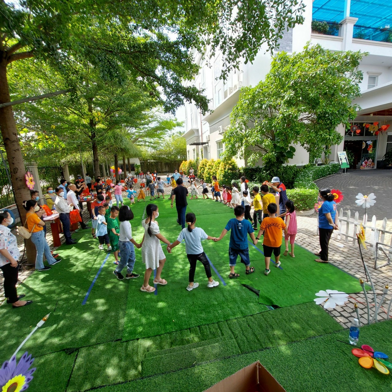 Tặng vali kèm theo tổ chức du lịch cho người lao động Tặng vali kèm theo tổ chức du lịch cho người lao động