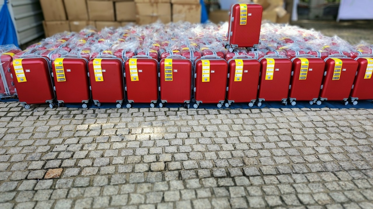 Tặng vali kèm theo tổ chức du lịch cho người lao động Tặng vali kèm theo tổ chức du lịch cho người lao động