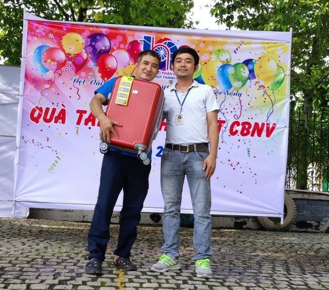 Tặng vali kèm theo tổ chức du lịch cho người lao động Tặng vali kèm theo tổ chức du lịch cho người lao động