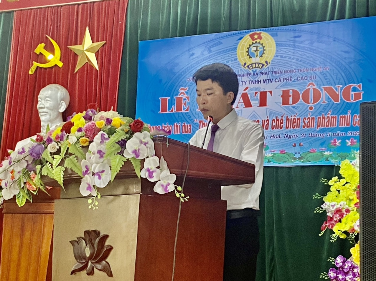 Phát động phong trào thi đua 