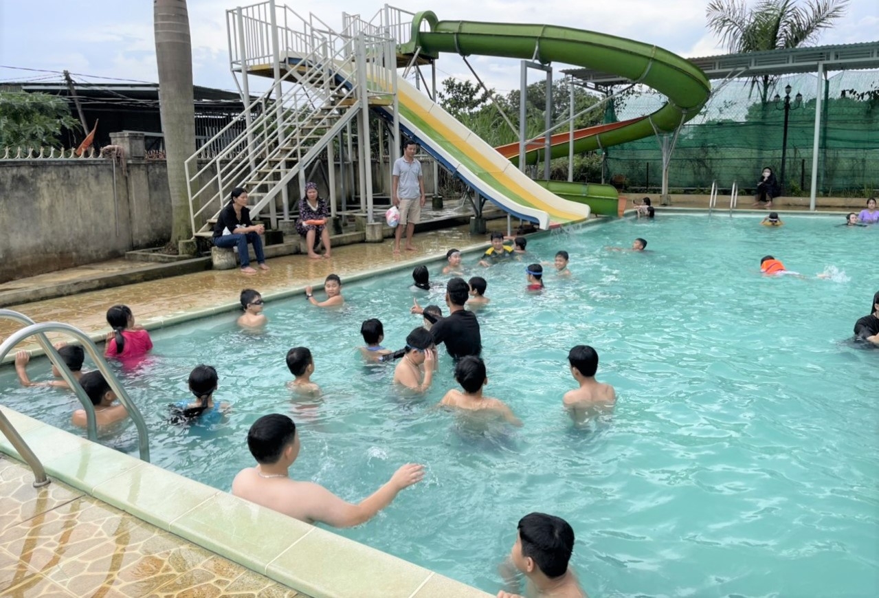 LĐLĐ tỉnh Đắk Nông tiếp tục mở lớp dạy bơi cho con CNVCLĐ LĐLĐ tỉnh Đắk Nông tiếp tục mở lớp dạy bơi cho con CNVCLĐ