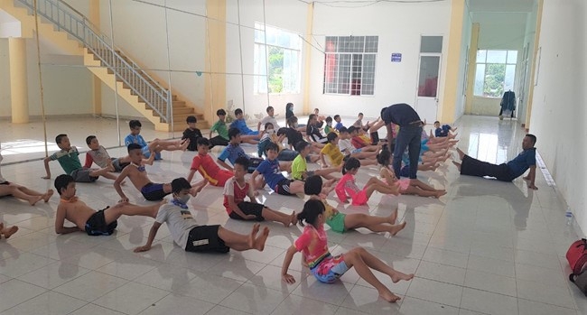 LĐLĐ tỉnh Đắk Nông tiếp tục mở lớp dạy bơi cho con CNVCLĐ LĐLĐ tỉnh Đắk Nông tiếp tục mở lớp dạy bơi cho con CNVCLĐ