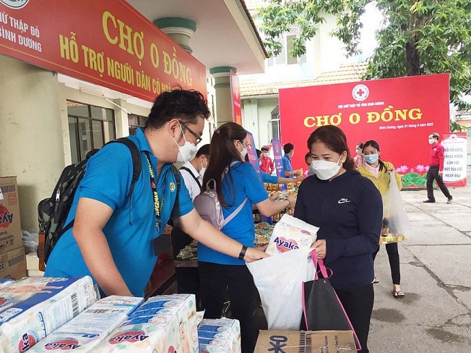 Vượt qua bão giá: Hãy tiết kiệm và giúp nhau vượt khó Vượt qua bão giá: Hãy tiết kiệm và giúp nhau vượt khó