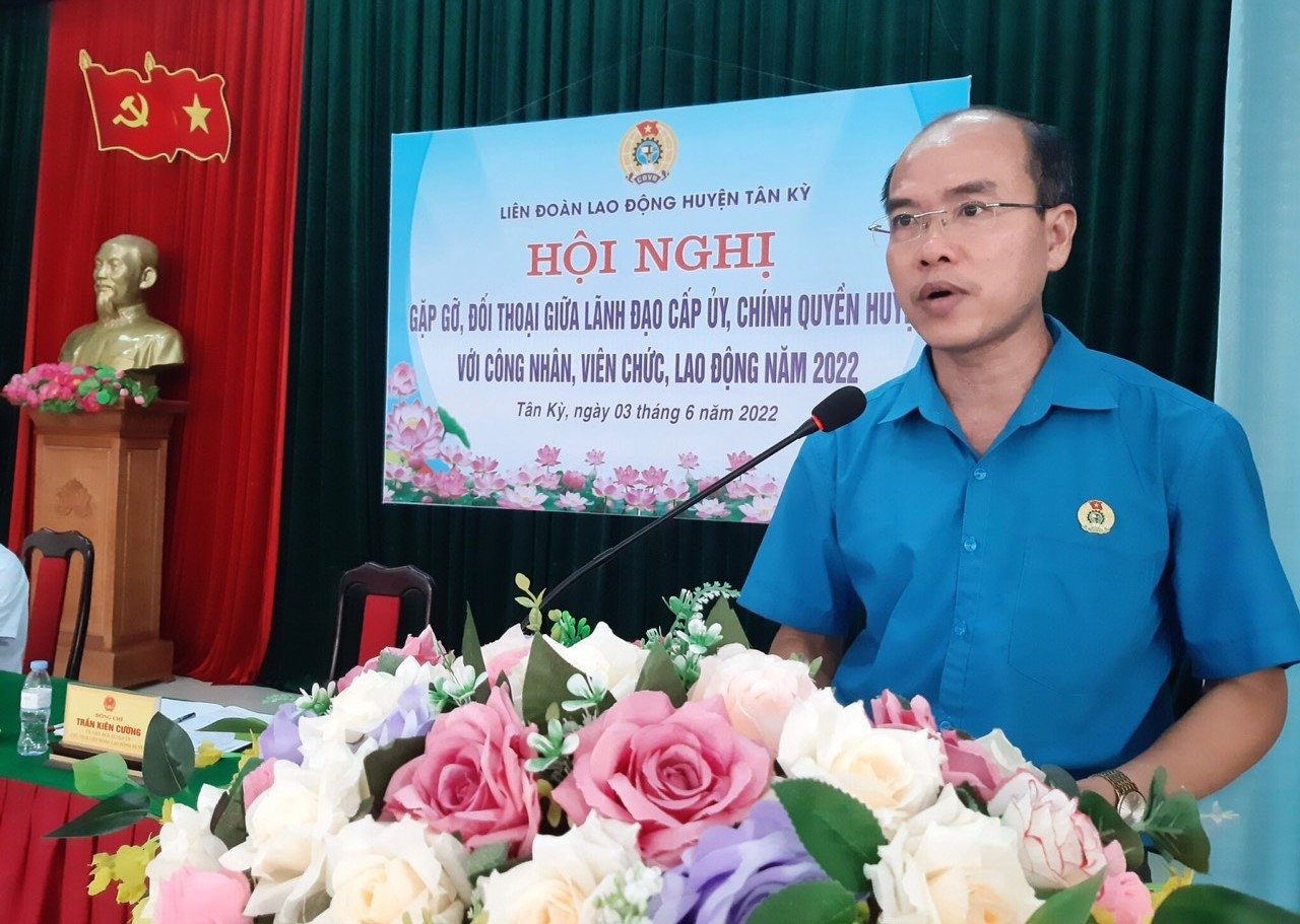 Cấp ủy, chính quyền huyện Tân Kỳ gặp gỡ, đối thoại với CNVCLĐ năm 2022 Cấp ủy, chính quyền huyện Tân Kỳ gặp gỡ, đối thoại với CNVCLĐ năm 2022