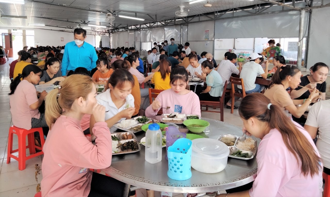 Lâm Đồng: Doanh nghiệp nỗ lực - Công đoàn thấu hiểu - Người lao động chia sẻ Lâm Đồng: Doanh nghiệp nỗ lực - công đoàn thấu hiểu - người lao động chia sẻ