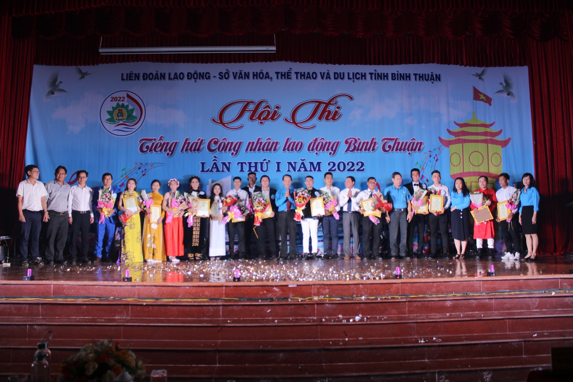 Hội thi Tiếng hát Công nhân lao động Bình Thuận: Để lại nhiều niềm vui, ấn tượng Hội thi Tiếng hát Công nhân lao động Bình Thuận: Để lại nhiều niềm vui, ấn tượng