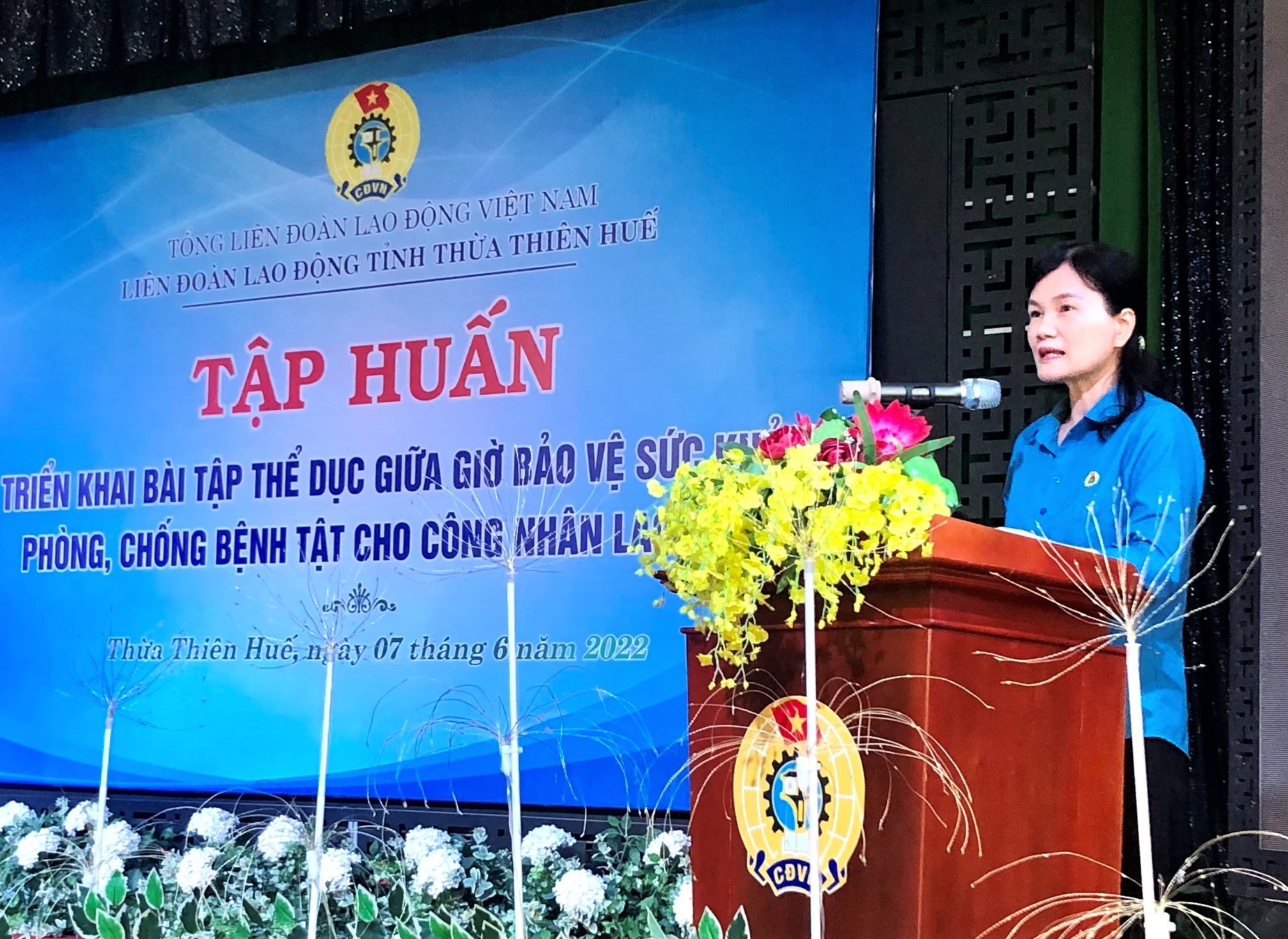 LĐLĐ tỉnh Thừa Thiên Huế tập huấn bài tập thể dục giữa giờ cho 100 cán bộ CĐCS LĐLĐ tỉnh Thừa Thiên Huế tập huấn bài tập thể dục giữa giờ cho 100 cán bộ CĐCS