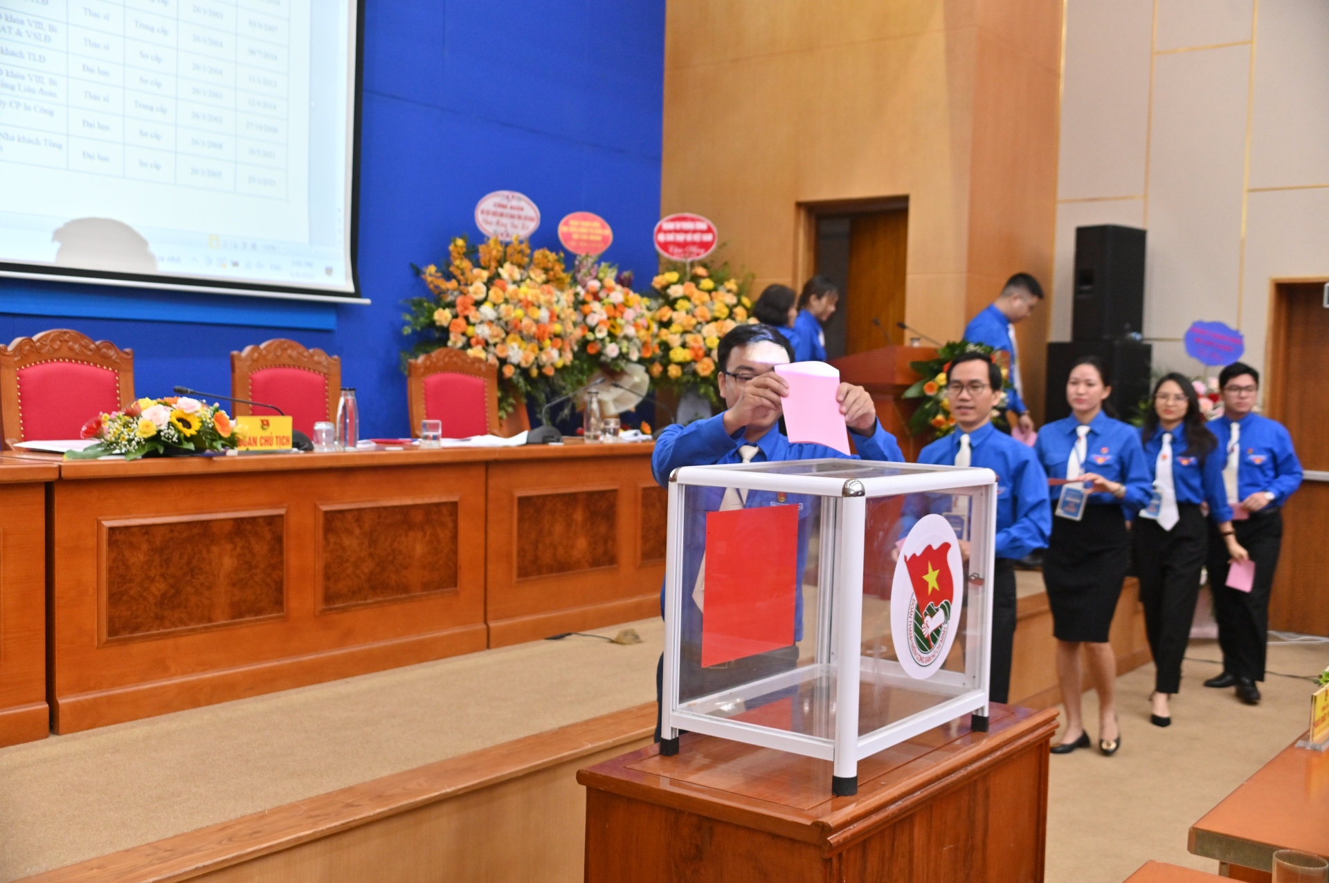 Đoàn viên đến với Đảng bằng năng lực vượt trội, nhận thức về Đảng, chính trị sâu sắc Đoàn viên đến với Đảng bằng năng lực vượt trội, nhận thức về Đảng, chính trị sâu sắc