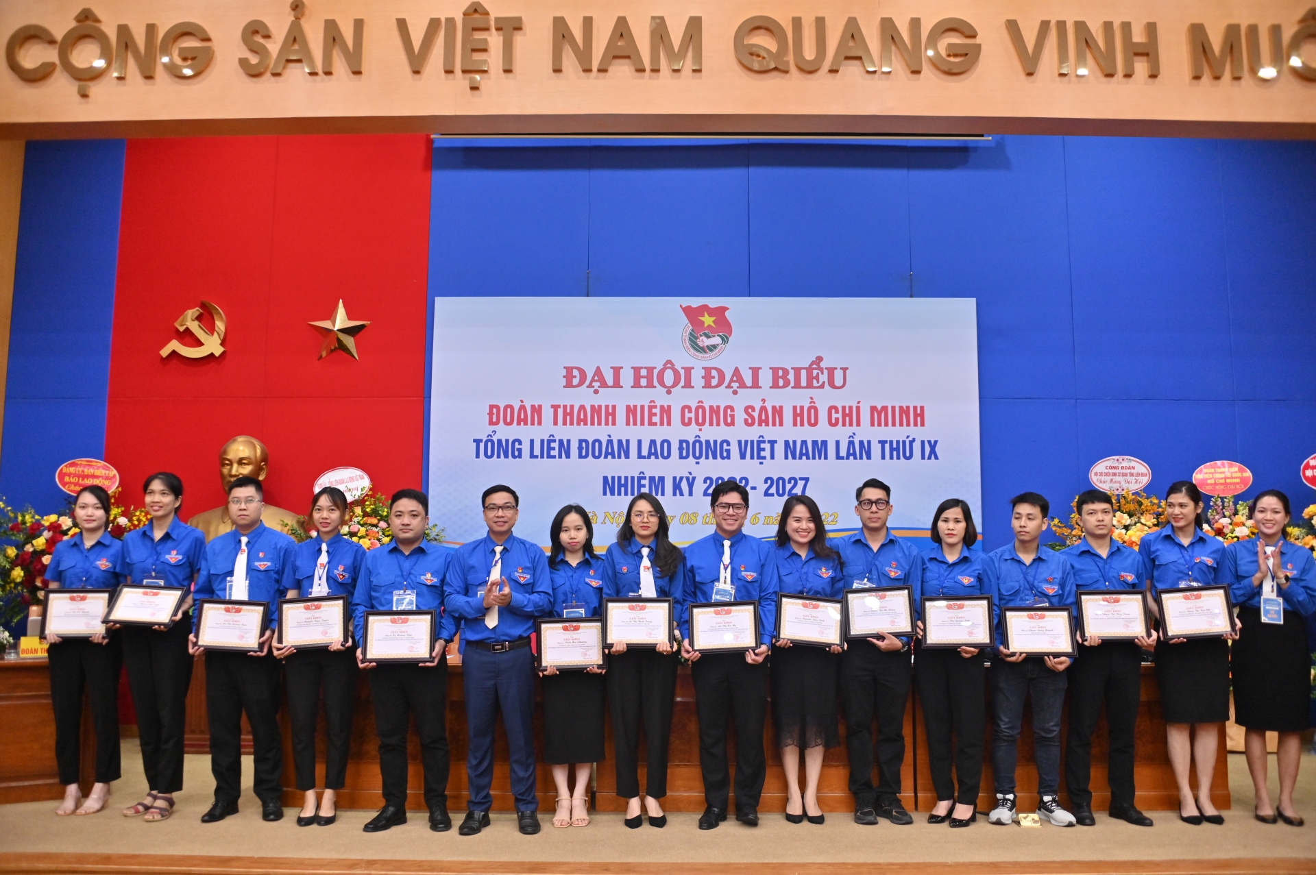Đoàn viên đến với Đảng bằng năng lực vượt trội, nhận thức về Đảng, chính trị sâu sắc Đoàn viên đến với Đảng bằng năng lực vượt trội, nhận thức về Đảng, chính trị sâu sắc