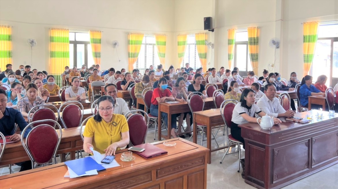 LĐLĐ huyện Cẩm Xuyên phối hợp tổ chức lớp bồi dưỡng nhận thức về Đảng LĐLĐ huyện Cẩm Xuyên phối hợp tổ chức lớp bồi dưỡng nhận thức về Đảng