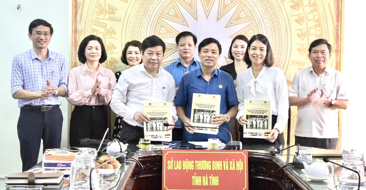 Hà Tĩnh: Ký kết chương trình phối hợp Sở LĐ-TB&XH, BHXH và tổ chức công đoàn