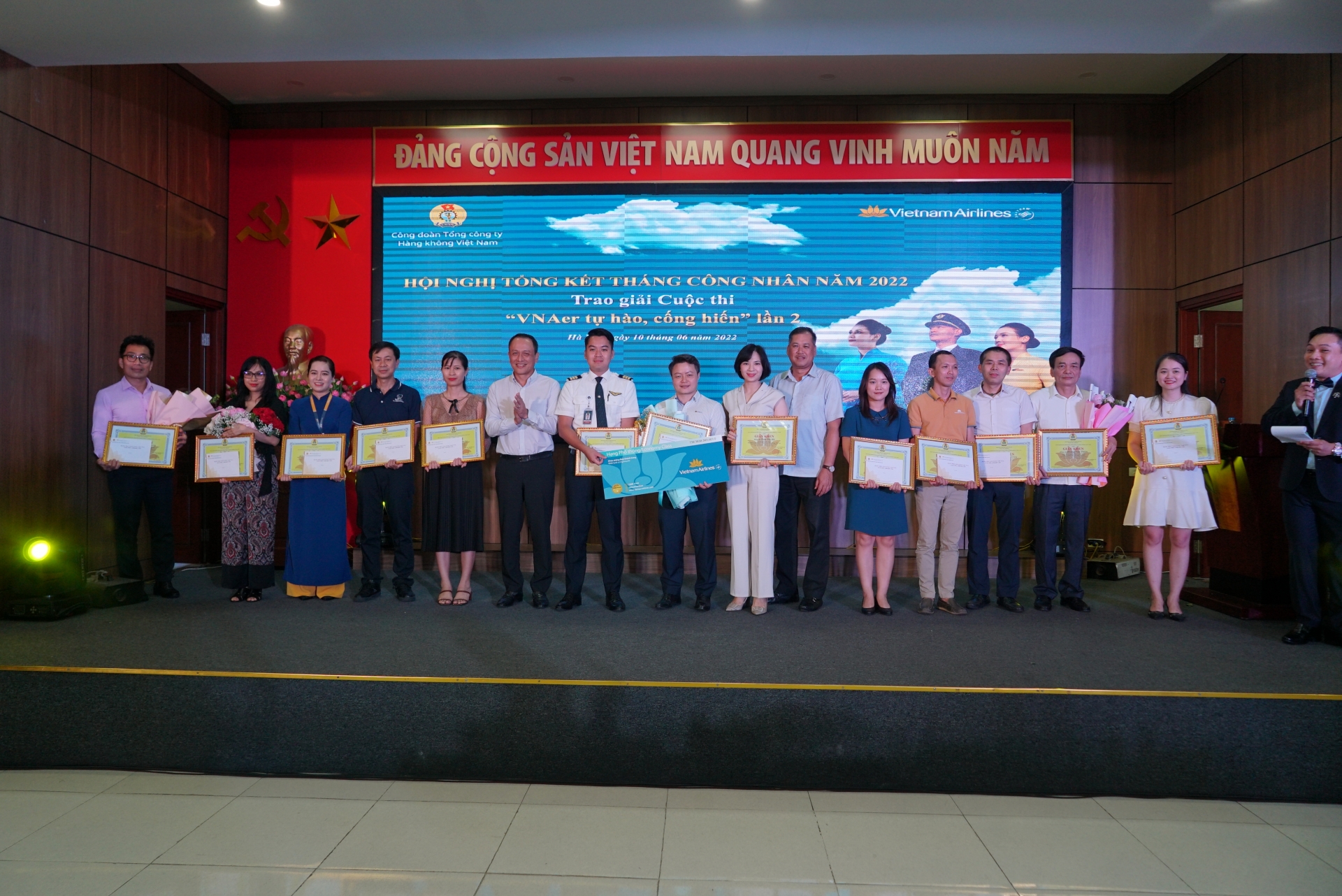 Tổng kết Tháng Công nhân năm 2022 và trao giải cuộc thi “VNAer tự hào, cống hiến” Tổng kết Tháng Công nhân năm 2022 và trao giải cuộc thi “VNAer tự hào, cống hiến”