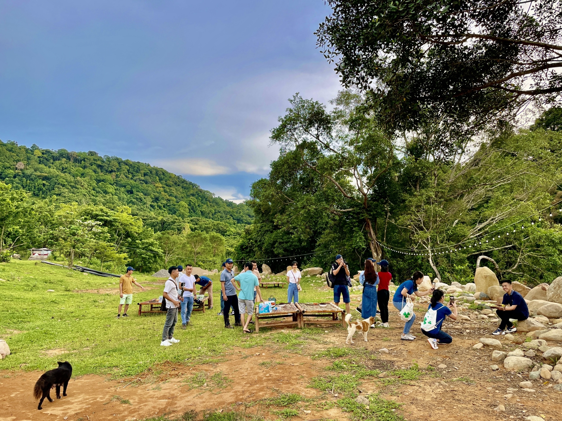 Phiên chợ cuối tuần trên đỉnh Trường Sơn Phiên chợ cuối tuần trên đỉnh Trường Sơn