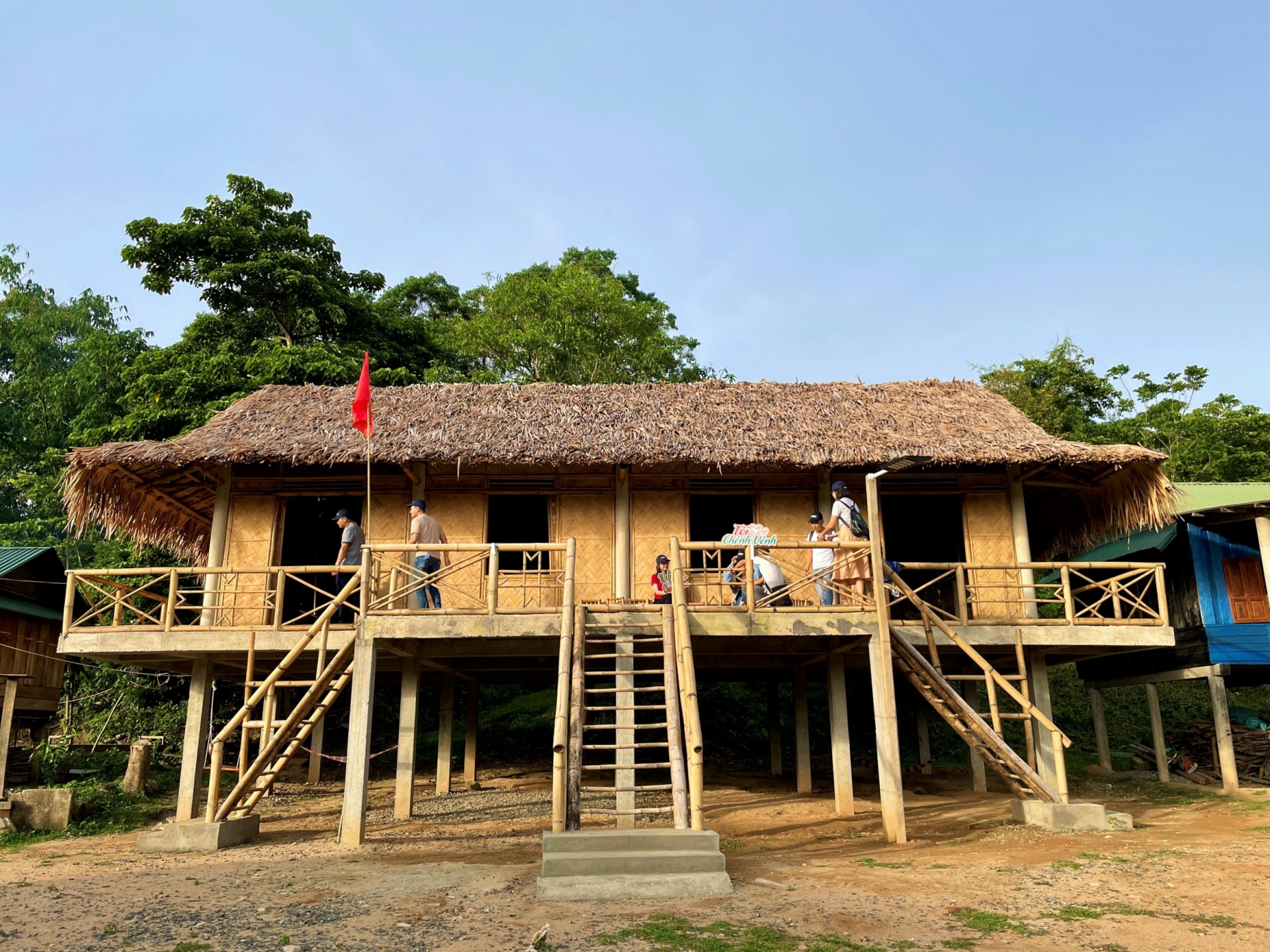 Phiên chợ cuối tuần trên đỉnh Trường Sơn Phiên chợ cuối tuần trên đỉnh Trường Sơn