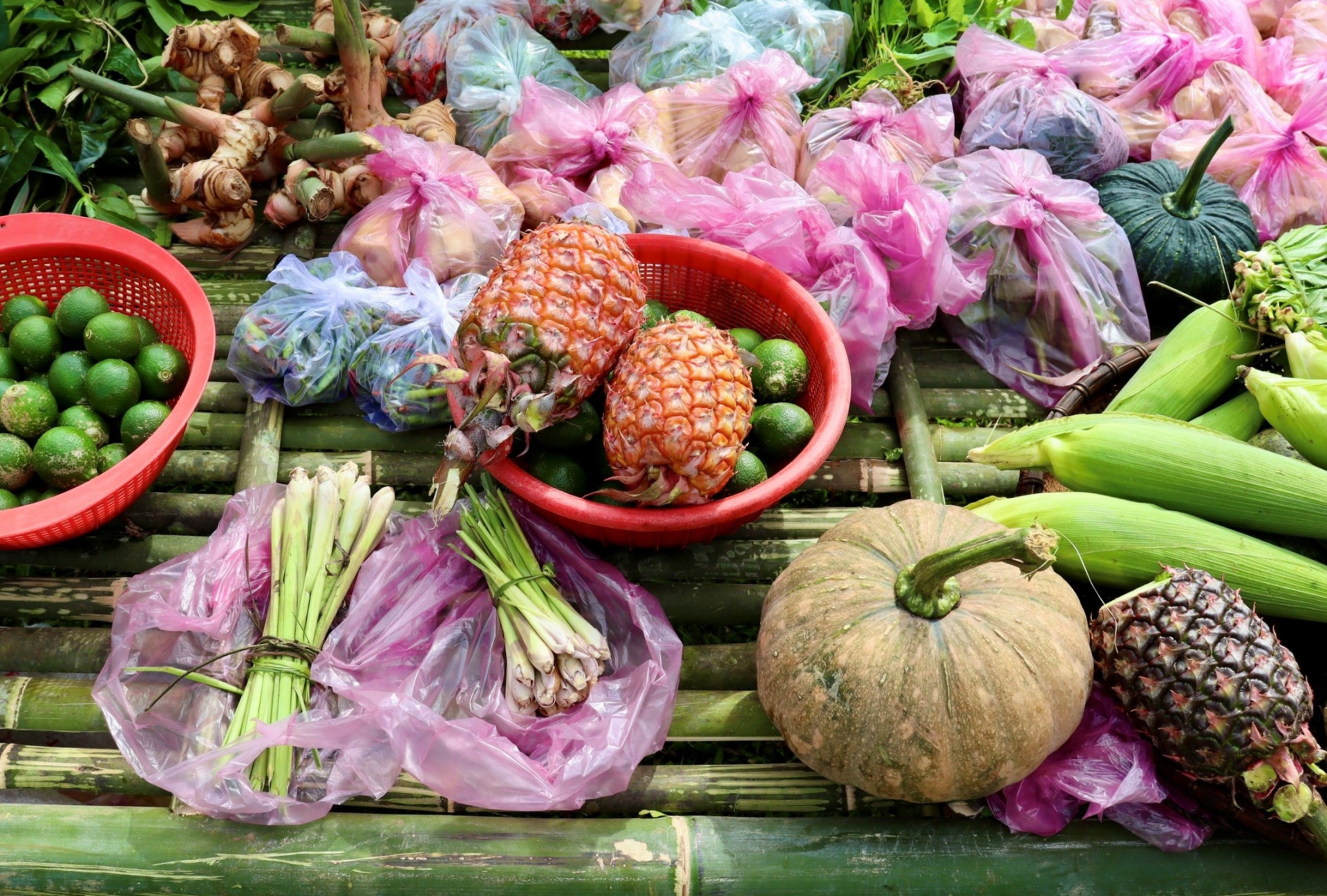 Phiên chợ cuối tuần trên đỉnh Trường Sơn Phiên chợ cuối tuần trên đỉnh Trường Sơn