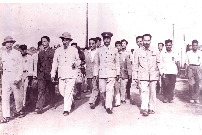 Trang trọng, lắng đọng lễ kỷ niệm 65 năm Ngày Bác Hồ về thăm Hà Tĩnh Trang trọng, lắng đọng lễ kỷ niệm 65 năm Ngày Bác Hồ về thăm Hà Tĩnh