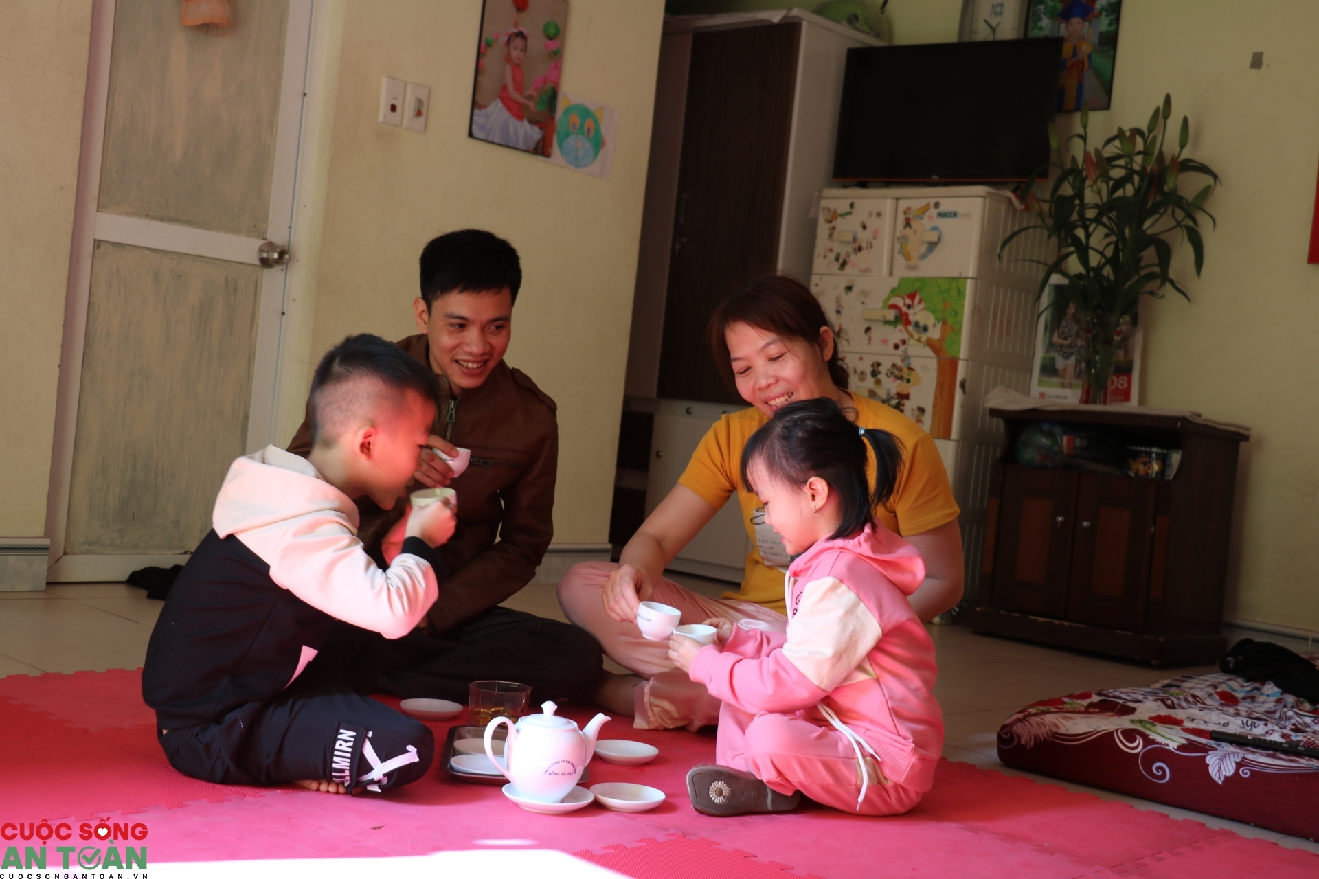 Nhiều khó khăn trong chăm sóc, giáo dục con công nhân