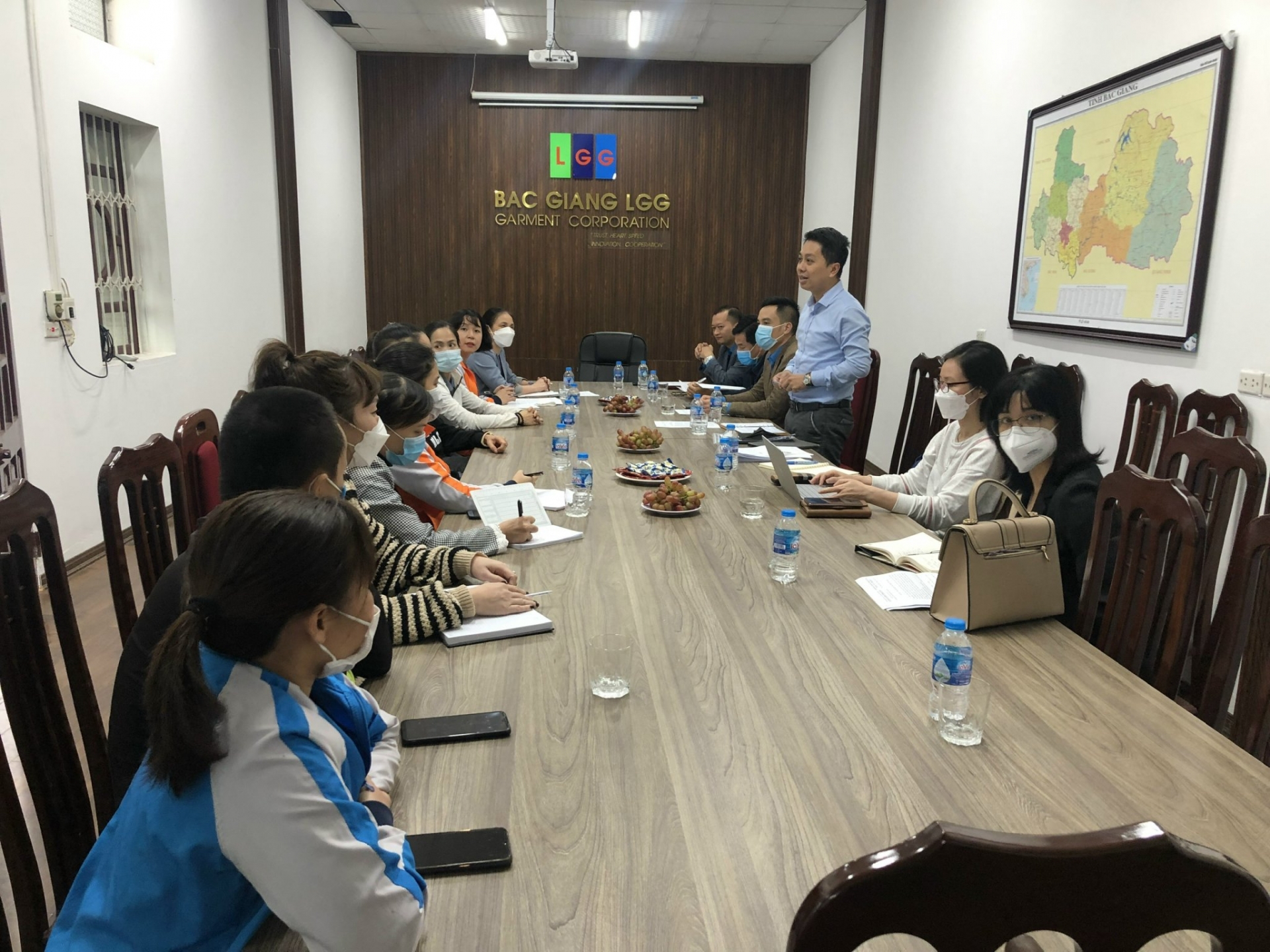 Nhiều khó khăn trong chăm sóc, giáo dục con công nhân