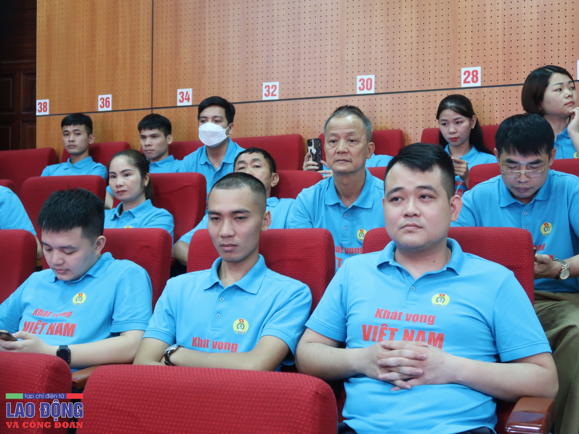 Trước giờ Thủ tướng đối thoại: Công nhân hồi hộp, phấn khởi Công nhân hồi hộp, phấn khởi trước giờ đối thoại với Thủ tướng