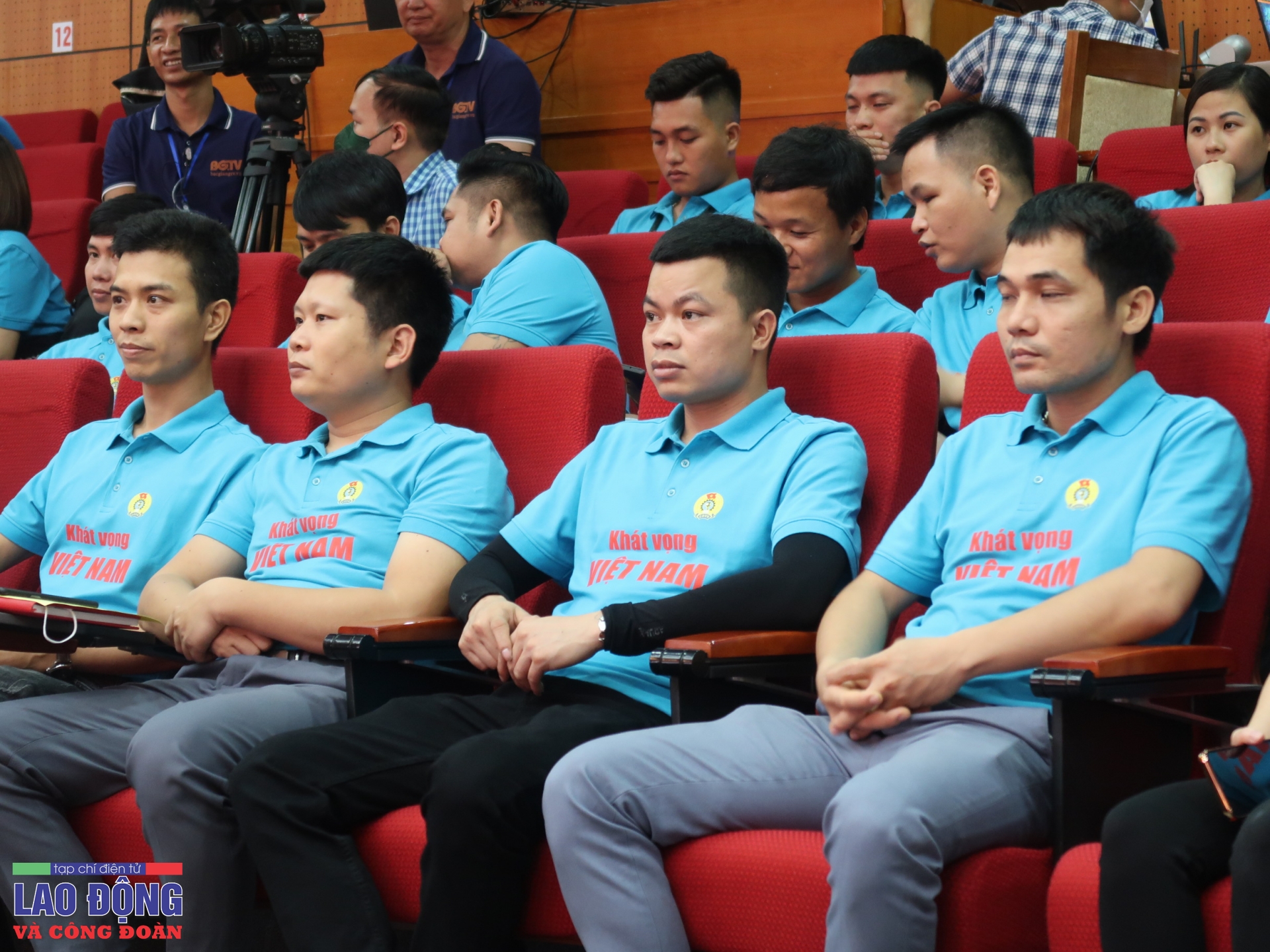 Trước giờ Thủ tướng đối thoại: Công nhân hồi hộp, phấn khởi Công nhân khổ sở vì tín dụng đen